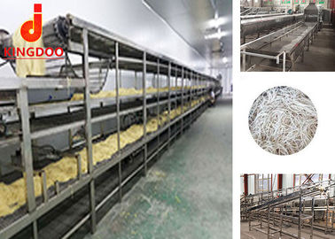 Tagliatella industriale che cuoce a vapore macchina, tagliatella dell'uovo che fa tecnologia avanzata a macchina